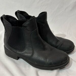 UGG Bonham Women’s 8.5 Black Leather Chelsea Boot Shearling Sheepskin Lined